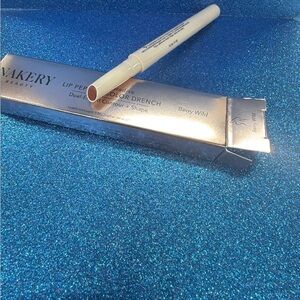 NIB nakery dual ended Lip liner/crayon - Berry Wild